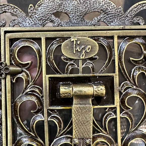 tizo jeweled frame with brass metal, brown enamel amber crystals. 4 7/8 x 3 3/4 - Picture 5 of 5